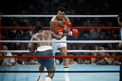 Chiếc quần của cựu vận động viên quyền anh Muhammad Ali được bán đấu giá với giá 6 triệu USD