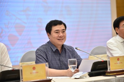 Thứ trưởng Nguyễn Sinh Nhật Tân tại buổi họp báo