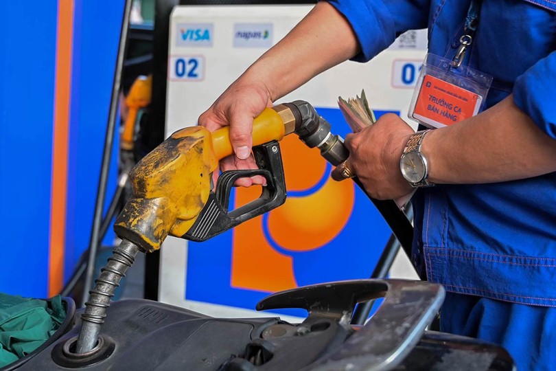 Giá xăng dầu biến động trái chiều