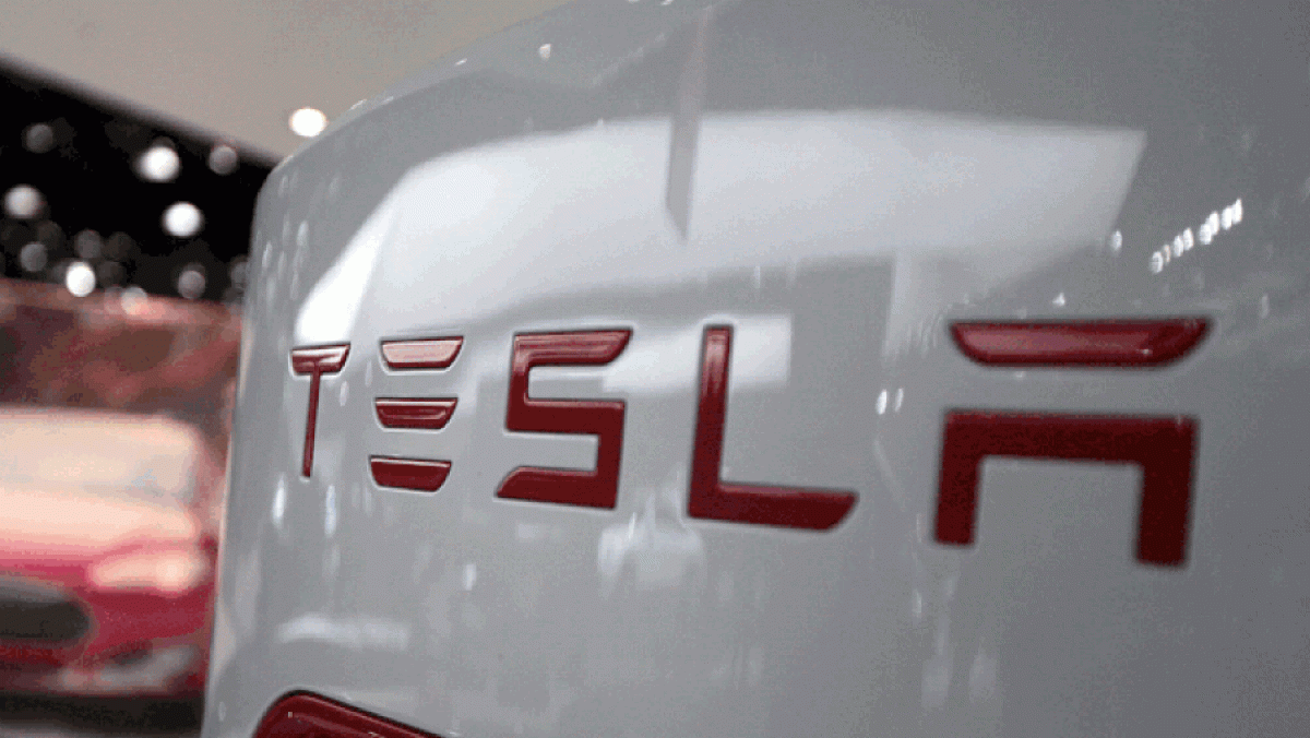Tesla bất ngờ tuyên bố cắt giảm hơn 4.000 việc làm