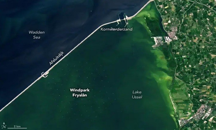 Trang trại điện gió nước ngọt lớn nhất thế giới nhìn từ vệ tinh Landsat 8