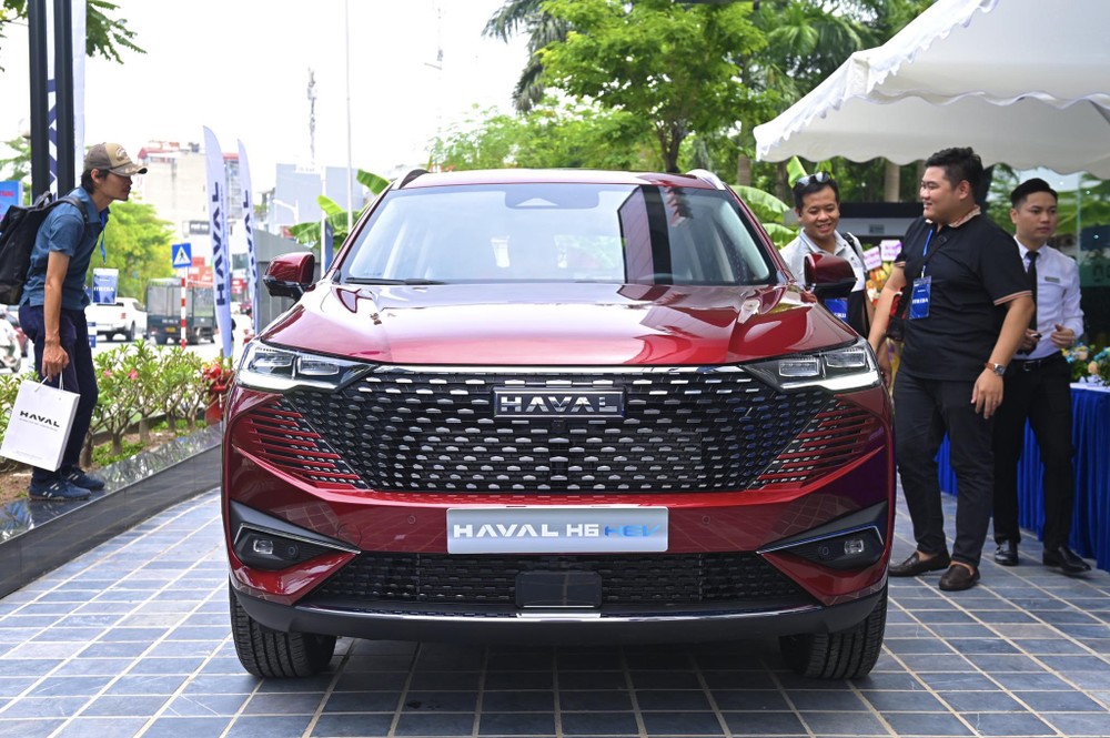 Haval H6 là mẫu xe hybrid đầu tiên ở phân khúc crossover cỡ C tại Việt Nam
