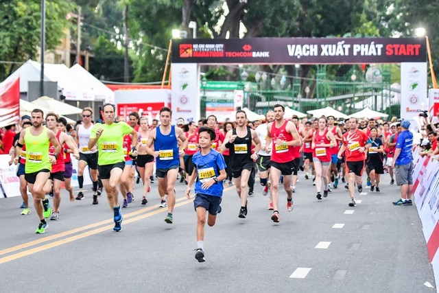 Giải chạy quốc tế Techcombank Marathon thu hút nhiều vận động viên quốc tế