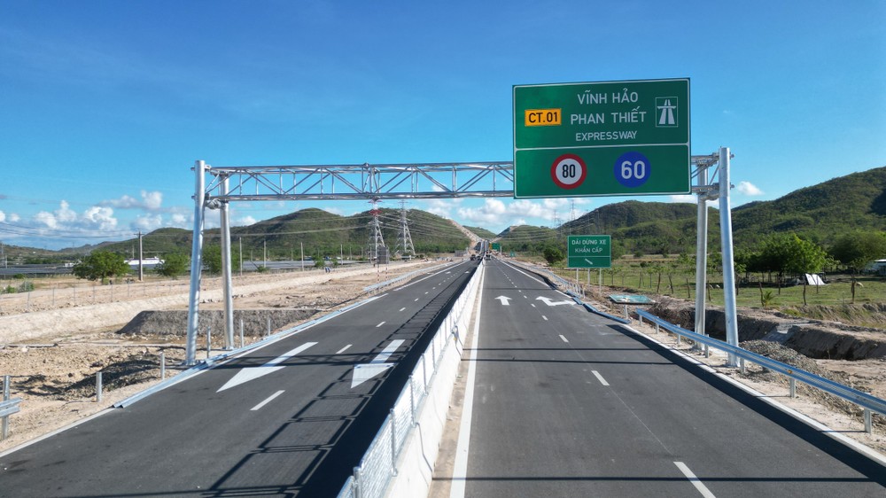 Tổng chiều dài đường cao tốc đưa vào khai thác của nước ta là 1.822km