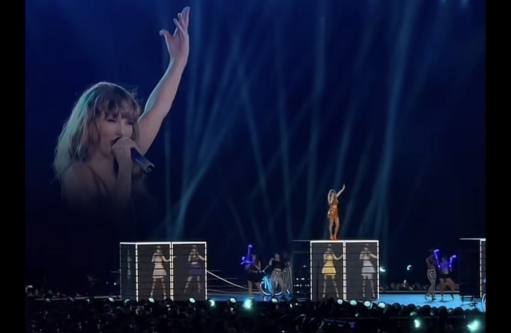 Taylor Swift diễn Blank Space tại Singapore