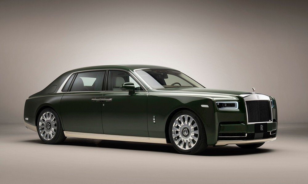 Rolls-Royce nổi tiếng với những chiếc xe sang trọng, đẳng cấp, được chế tác thủ công tỉ mỉ và tinh xảo. 