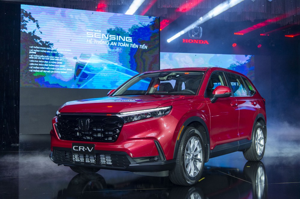 Mẫu crossover hạng C Honda CR-V 2024 chính thức ra mắt thị trường Việt với 4 phiên bản