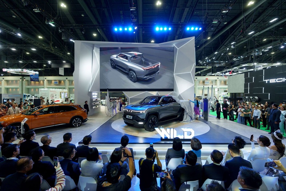 VinFast trưng bày dải sản phẩm các mẫu ô tô điện tại triển lãm ô tô BIMS 2024