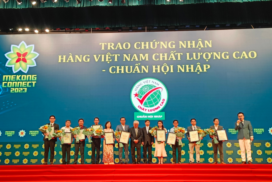 Điện Quang nhận danh hiệu “Hàng Việt Nam chất lượng cao – Chuẩn hội nhập”