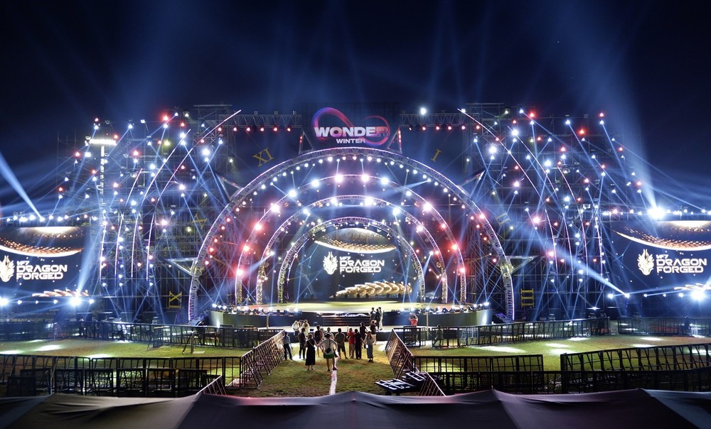 Sân khấu tuyệt mỹ của 8Wonder Winter Festival vừa được hé lộ, fan Việt sẵn sàng bùng nổ cùng Maroon 5