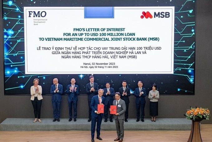 Đại diện MSB nhận tài trợ 100 triệu USD từ ngân hàng FMO