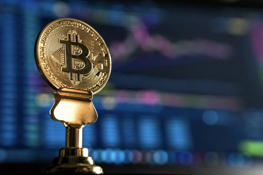 Bitcoin trượt khỏi mốc 43.000 USD trong phiên sáng 11/12
