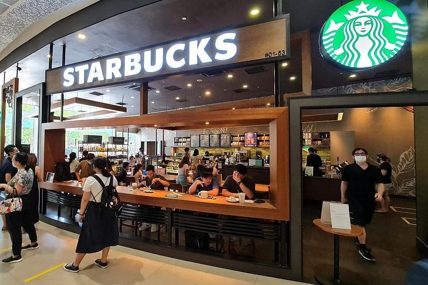 Các cửa hàng cà phê tại Singapore, đặc biệt là trong các trung tâm thương mại, thường rất đông đúc