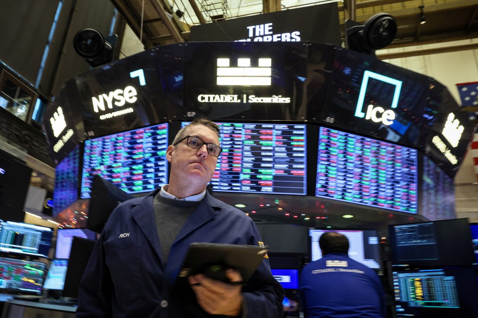 Dow Jones và S&P 500 giảm điểm khi lợi suất trái phiếu tăng 