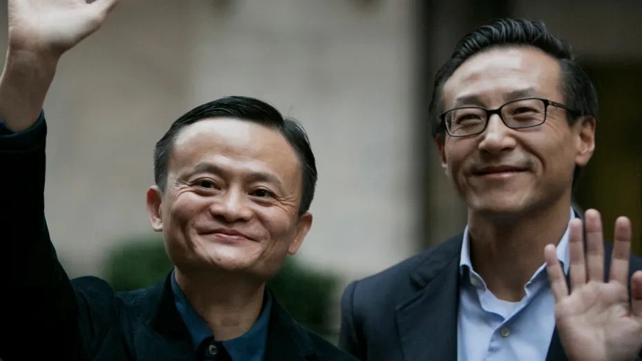 Hai nhà đồng sáng lập Alibaba Jack Ma và Joe Tsai tại Sở giao dịch chứng khoán New York (NYSE) ở New York (Mỹ) vào tháng 9/2014