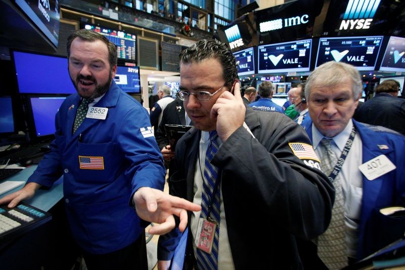 S&P 500 chấm dứt chuỗi lập đỉnh kỷ lục