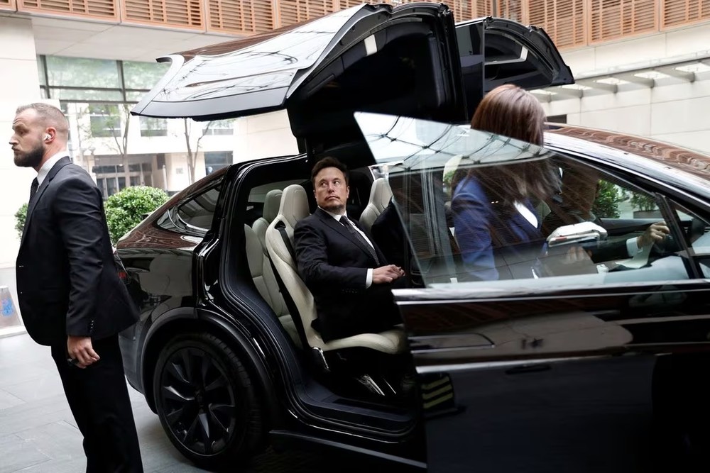 Elon Musk bị thu hồi 56 tỷ USD tiền cổ tức, ngôi vương tỷ phú giàu nhất thế giới sắp về tay chủ tịch Tập đoàn LVMH?