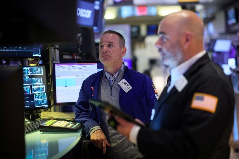 Chứng khoán Mỹ tiếp đà phục hồi, S&P 500 lại lập kỷ lục mới