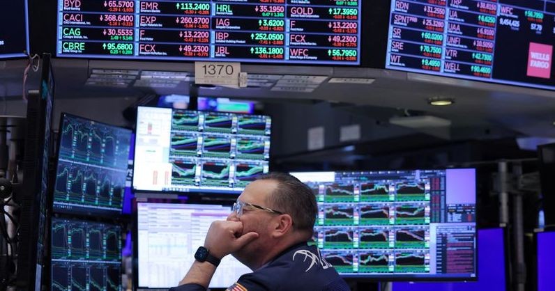 Nasdaq và S&P 500 tăng "nín thở" chờ dữ liệu lạm phát