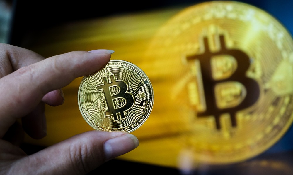 9 ngày trước thềm sự kiện Halving, giá Bitcoin "bay" lên trên mốc 70.000 USD