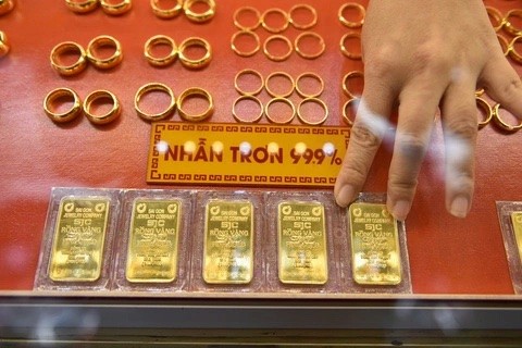 Vàng trong nước giảm sốc 1,8 triệu đồng/lượng, tụt về bằng giá ngân hàng bán ra