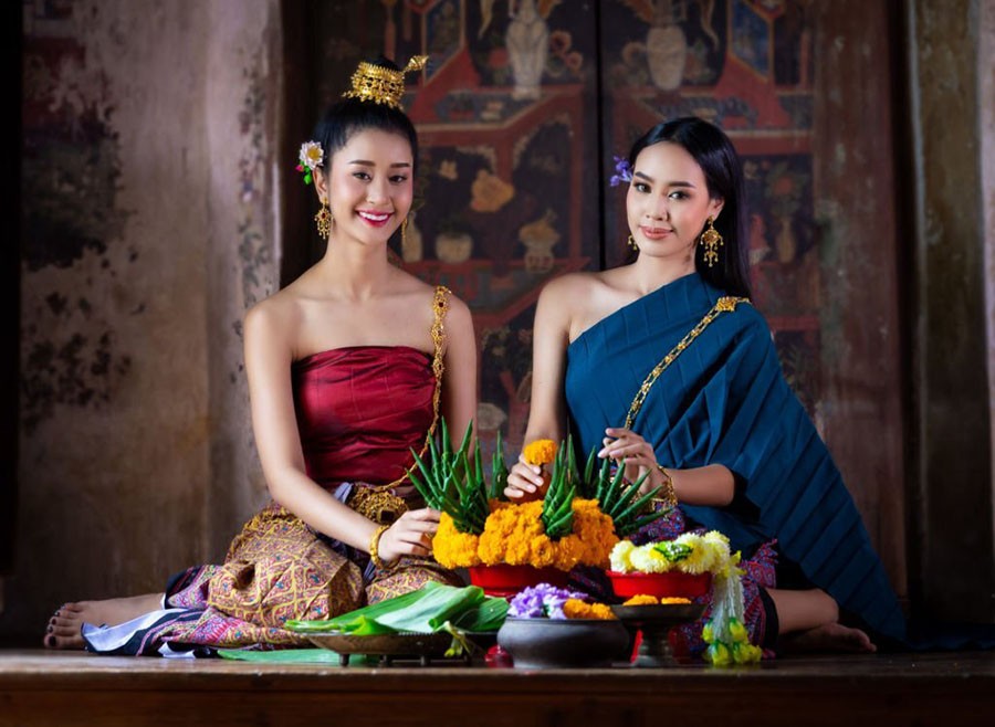 Con gái Thái Lan trong trang phục truyền thống