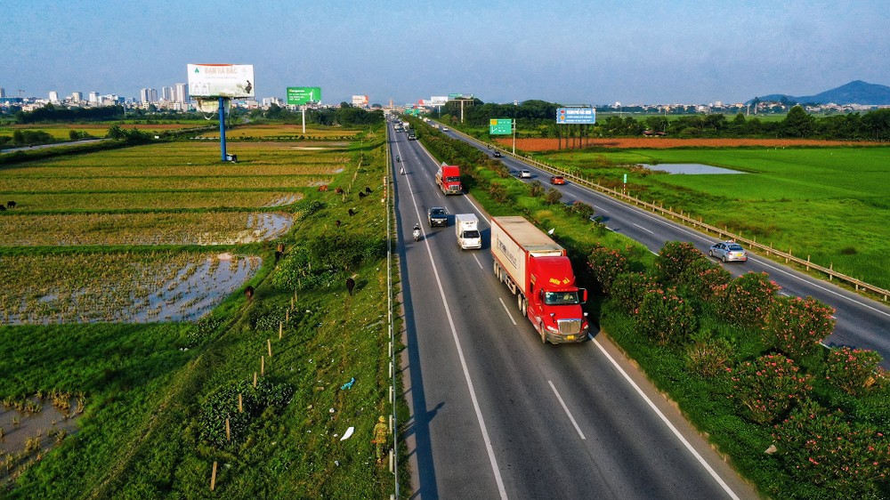 Đẩy nhanh tiến độ làm đường gom đoạn cao tốc Hà Nội - Bắc Ninh
