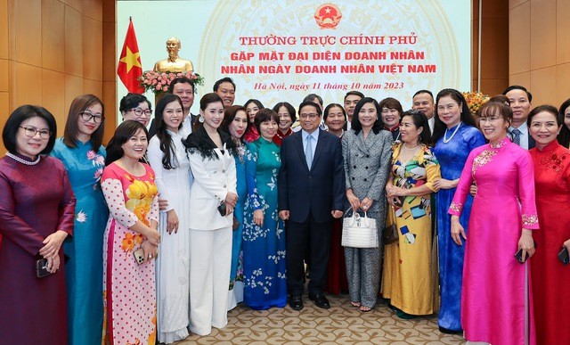 Thủ tướng Phạm Minh Chính và các doanh nhân tại buổi gặp mặt