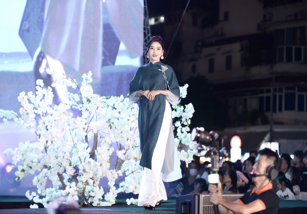 Hoa hậu Trịnh Thanh Hồng trình diễn tại Gala Mottainai 2023