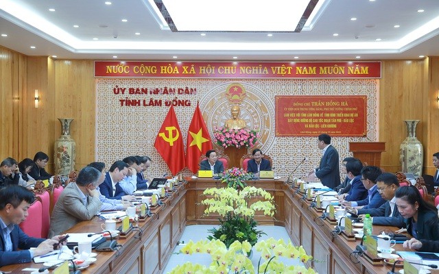 Khung cảnh buổi làm việc giữa Phó Thủ tướng Trần Hồng Hà và tỉnh Lâm Đồng