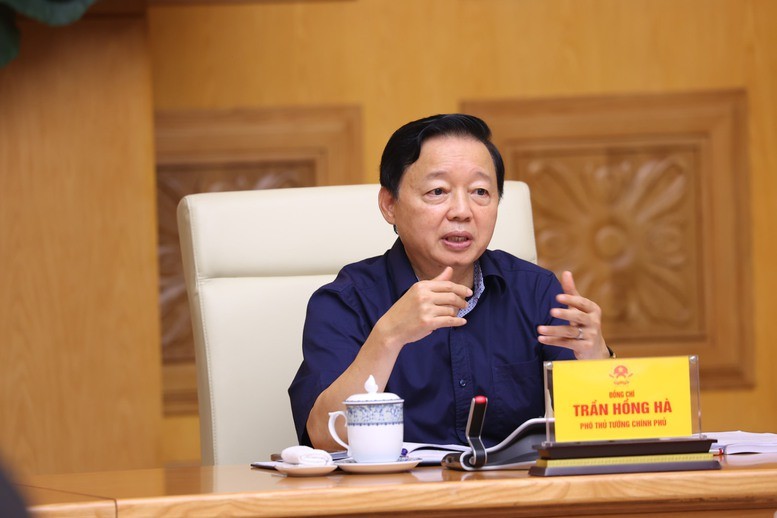 Phó Thủ tướng Trần Hồng Hà tại cuộc họp