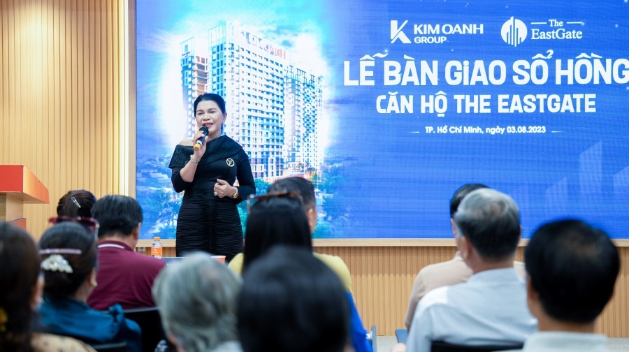 Bà Đặng Thị Kim Oanh, Chủ tịch Hội đồng quản trị, Tổng Giám đốc Kim Oanh Group chia sẻ về tâm huyết và những nỗ lực của Tập đoàn để bàn giao sổ đúng hạn cho cư dân