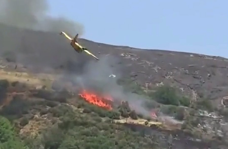 máy bay phát nổ khi đang chữa cháy