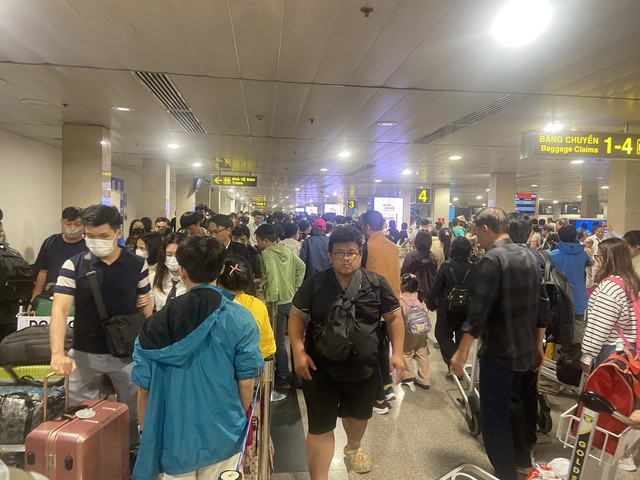 Sân bay Tân Sơn Nhất dự kiến lập kỷ lục đón khách trong ngày 17/2