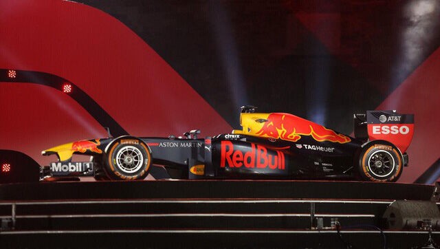 Ra mắt siêu xe đua F1 tại Hoàng thành Thăng Long