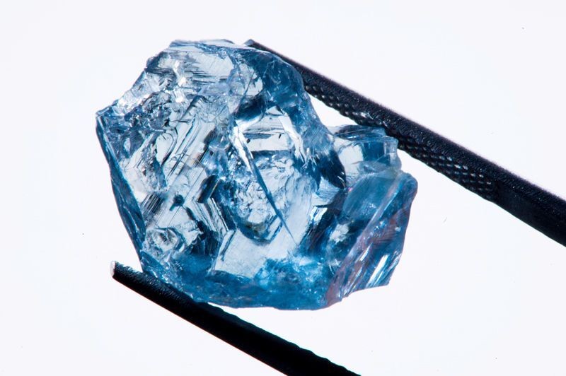Nguồn gốc bí ẩn của những viên kim cương xanh hiếm và giá trị nhất