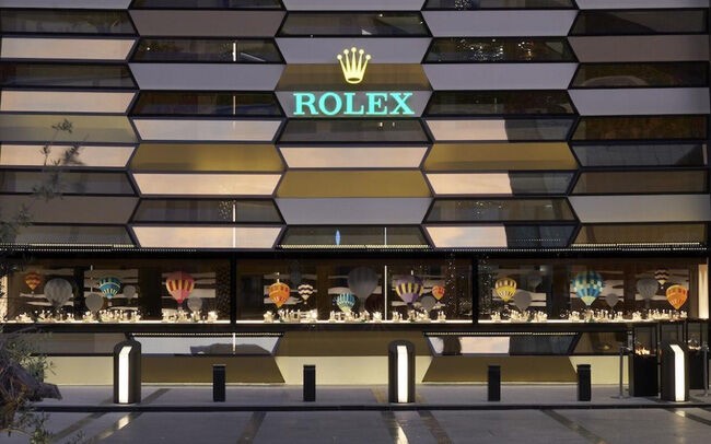 Có gì bên trong cửa hàng đồng hồ Rolex lớn nhất thế giới