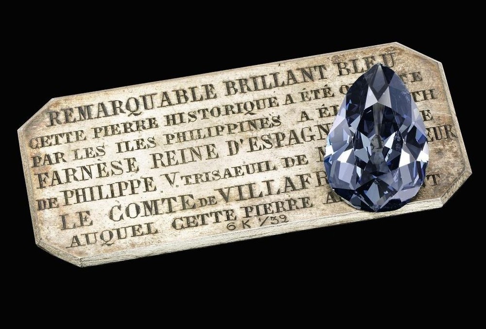 Viên kim cương xanh hiếm được bán với giá 6,7 triệu USD