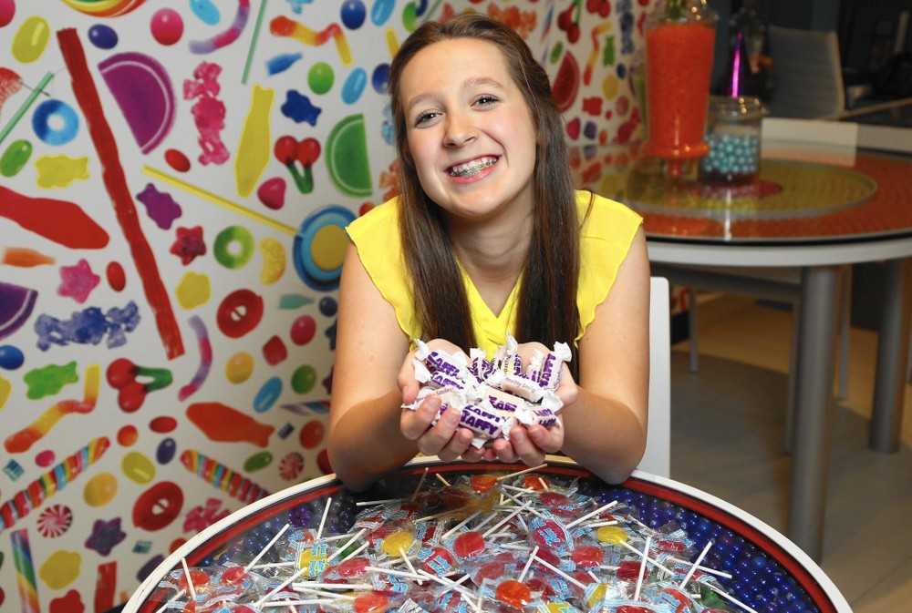 Nữ sinh 13 tuổi xây dựng đế chế kẹo không đường trị giá hàng triệu USD