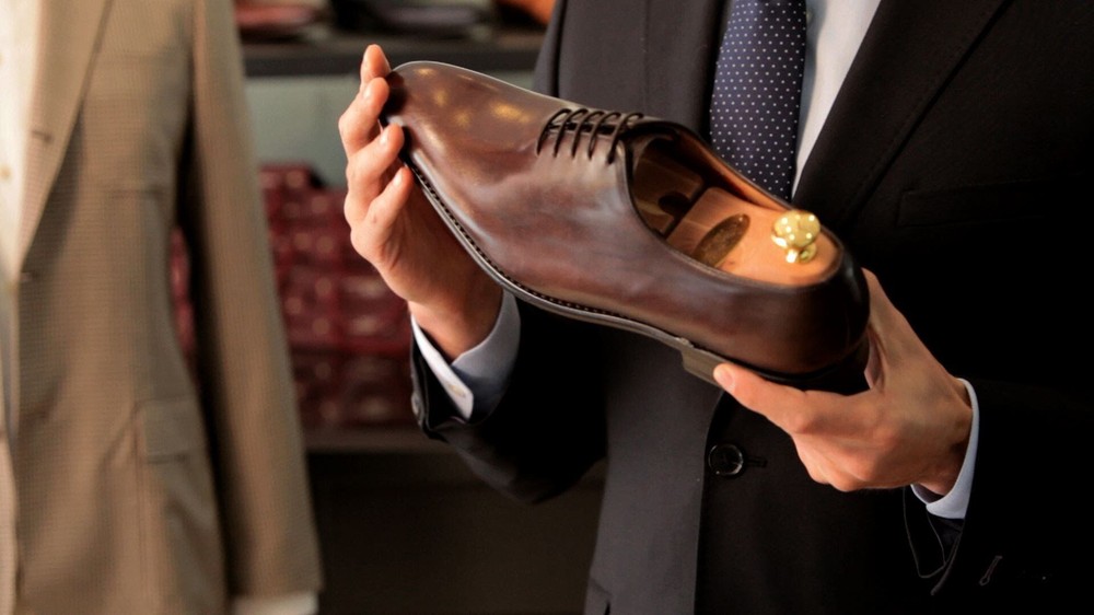 Cách chọn màu giày phù hợp với suit nam