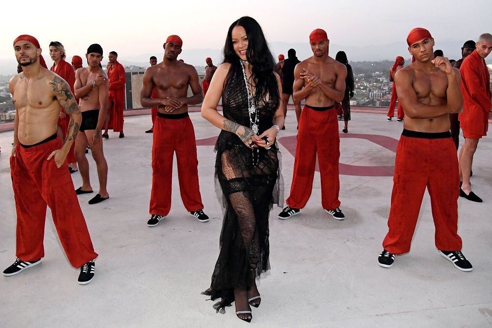 Rihanna có kế hoạch mở các cửa hàng Savage x Fenty truyền thống