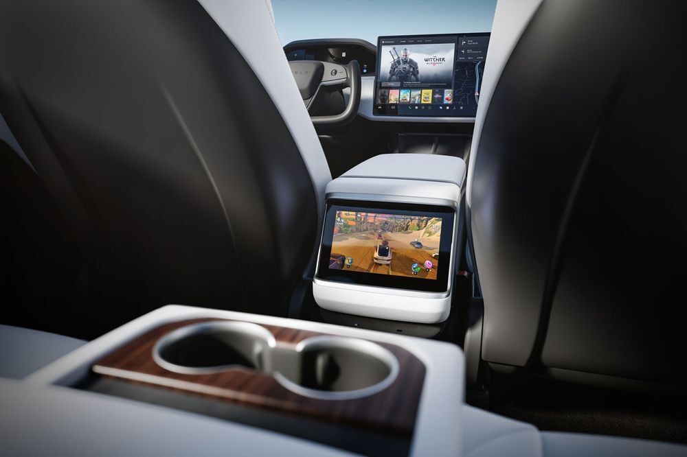 Xe Tesla bị điều tra vì tin tức người lái có thể chơi game khi điều khiển phương tiện