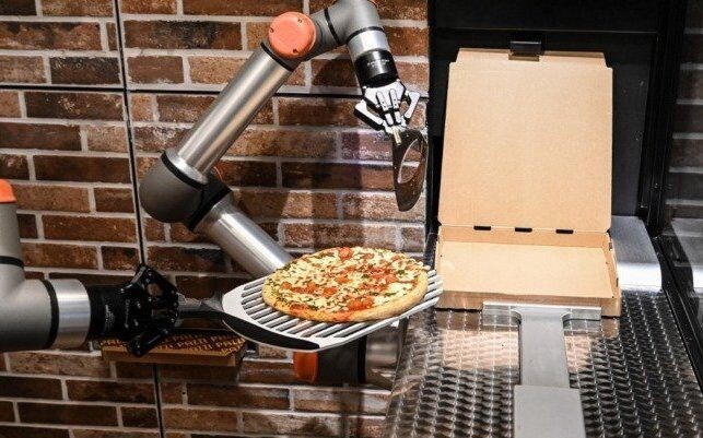 Độc đáo cửa hàng pizza ở Pháp chỉ toàn robot phục vụ