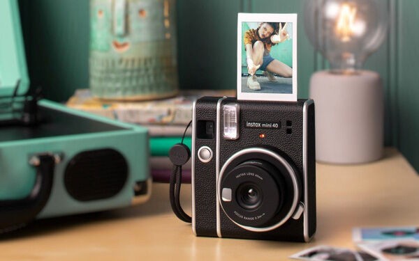 Máy ảnh Instax Mini 40 - Món phụ kiện thời trang cá tính