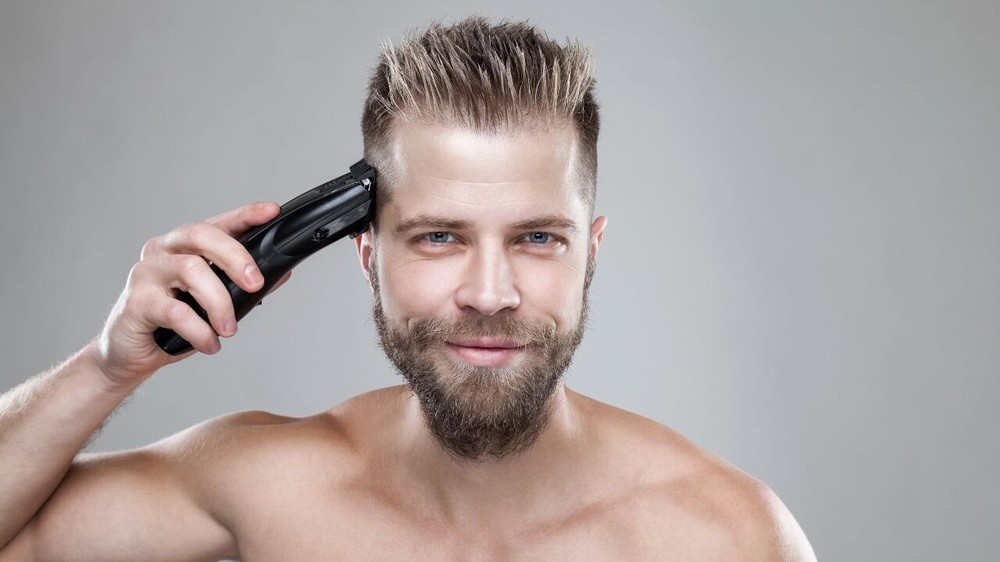 Bí quyết mùa... giãn cách: Hai kiểu tóc nam đơn giản, dễ cắt tại nhà
