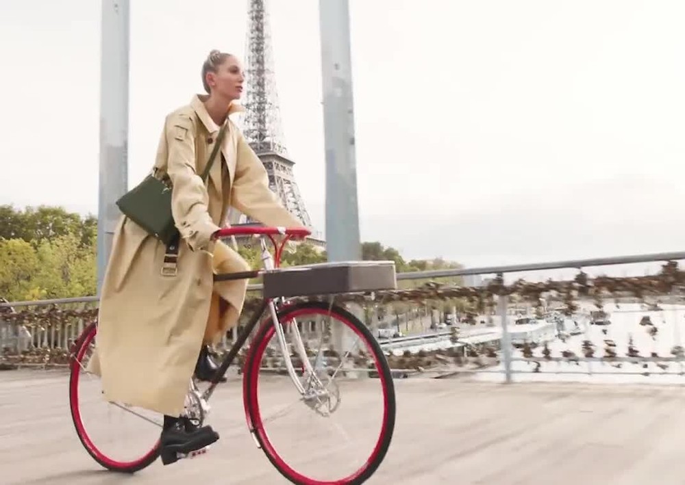 Sang trọng dạo phố trên chiếc xe đạp Louis Vuitton 700 triệu VNĐ