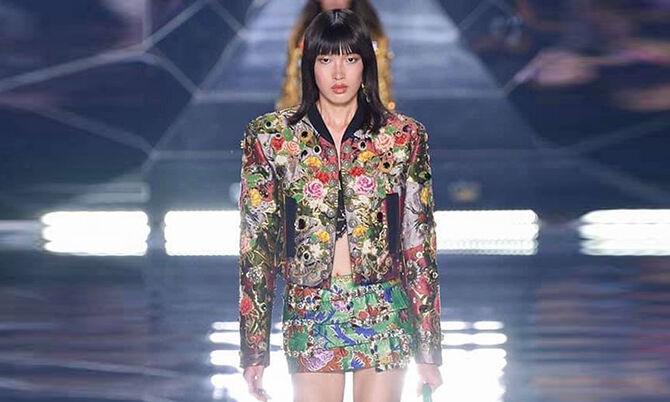 Phương Oanh tự tin sải bước trên sàn diễn Dolce & Gabbana