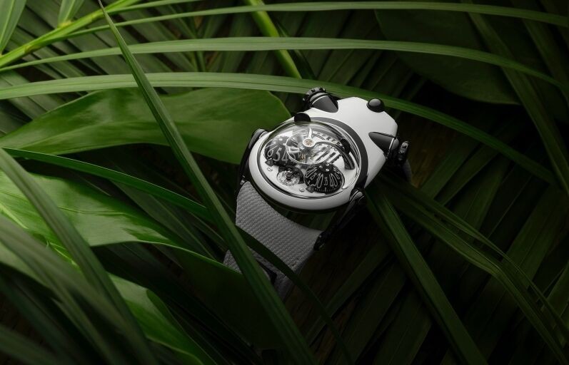 Chiếc đồng hồ độc bản với thiết kế mô phỏng hình gấu trúc