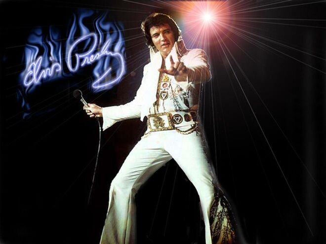 Trang phục của huyền thoại Elvis Presley được bán đấu giá triệu USD