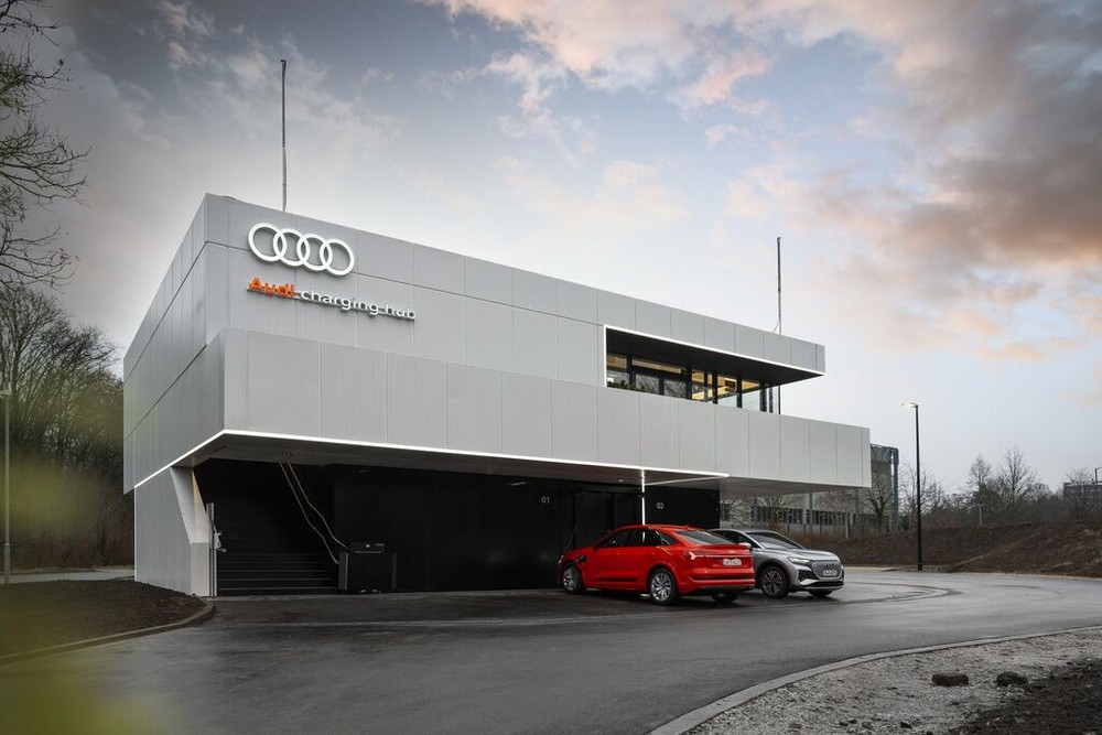 Audi đưa vào hoạt động trạm sạc Audi Charging Hub đầu tiên trên thế giới